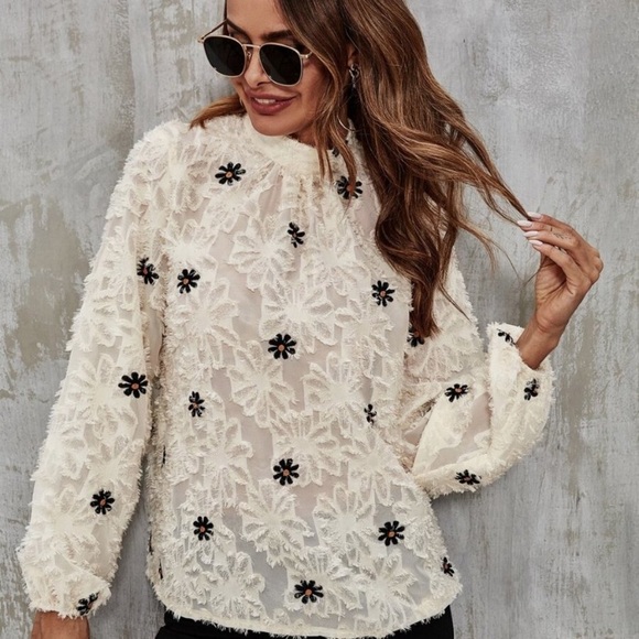 NEW Floral print blouse Size Medium - Picture 3 of 5